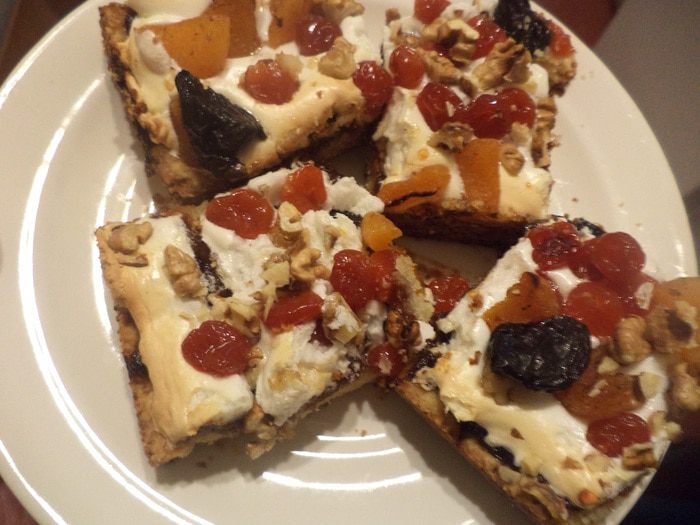 Пирожные из песочного теста с сухофруктами