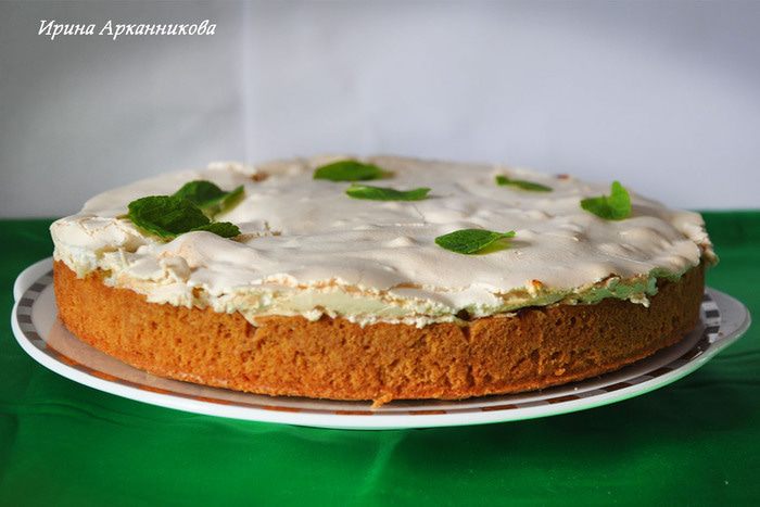 Английский яблочный пай с киви и меренгой