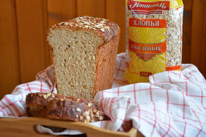 Цельнозерновой хлеб с медом и овсяными хлопьями