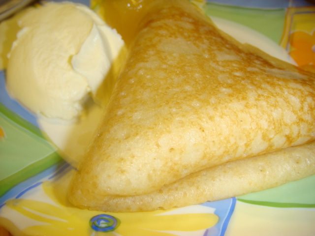 Пышные дрожжевые блины на кефирной сыворотке 