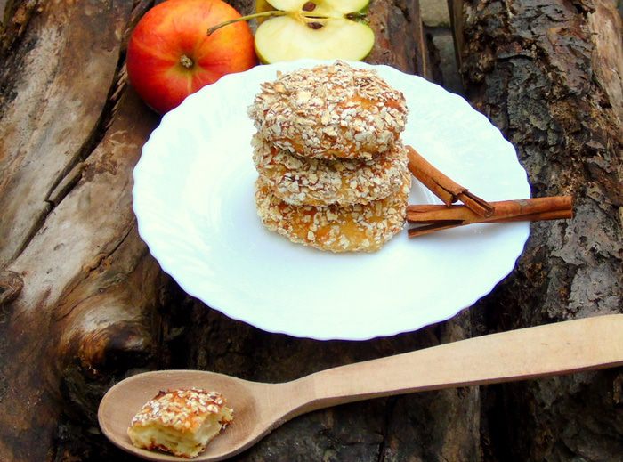 Яблочные сырники в овсяной панировке (без муки)