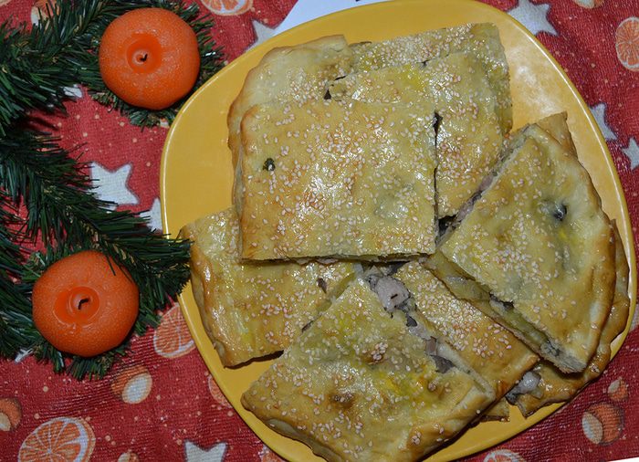 Пирог с индейкой, картошкой и грибами