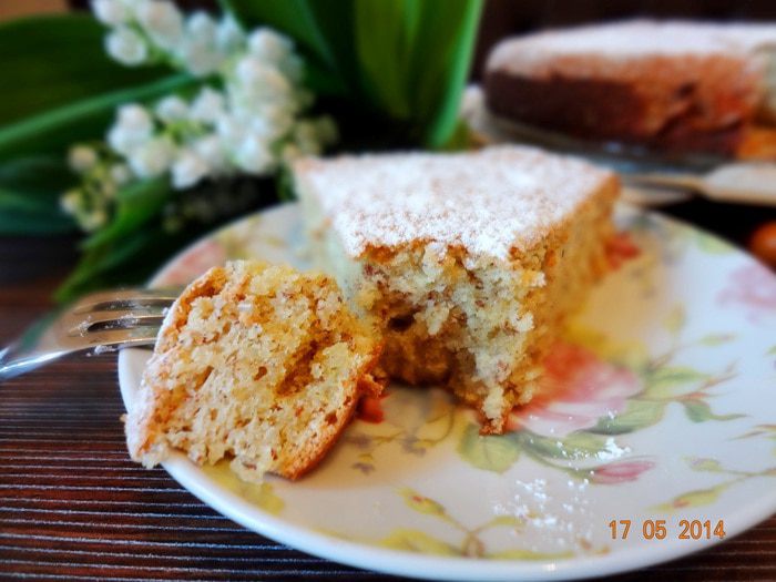 Нежный ореховый пирог с лаймом и кокосом