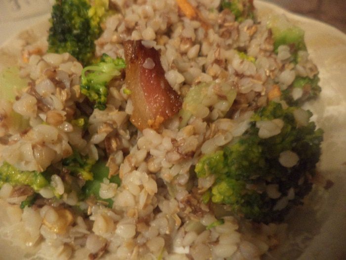 Гречневая каша с брокколи, морковью и сельдереем