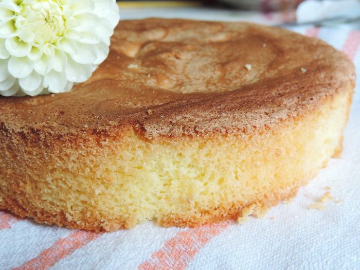 Почти идеальный белый бисквит (тепловой способ приготовления)