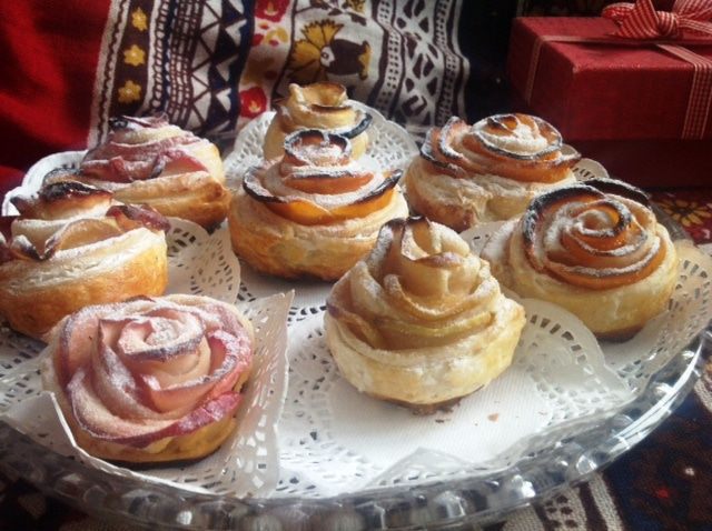 Слоеные розы с тыквой и яблоком