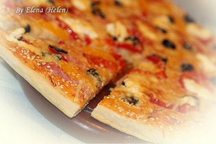 Пицца с ветчиной, перцем и творожным сыром