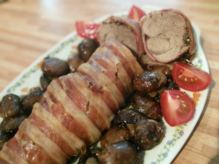 Свинина в шубке из сырокопченой ветчины