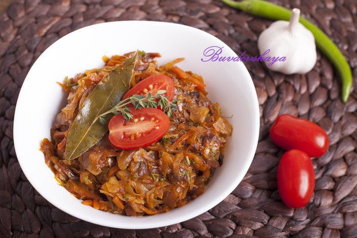 Капустная солянка с сосисками