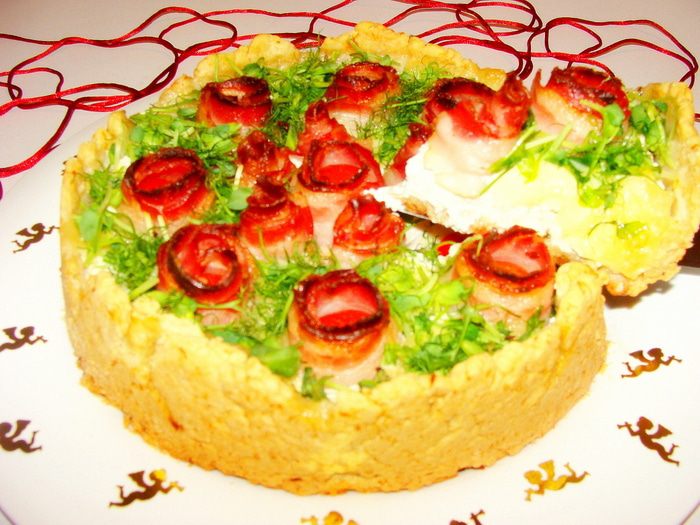 Киш "Сети Купидона" из лимонного теста с рикоттой, моцареллой и черри в беконе