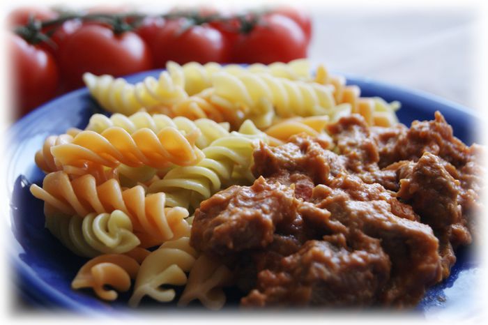 Свинина с томатами в арахисовом соусе