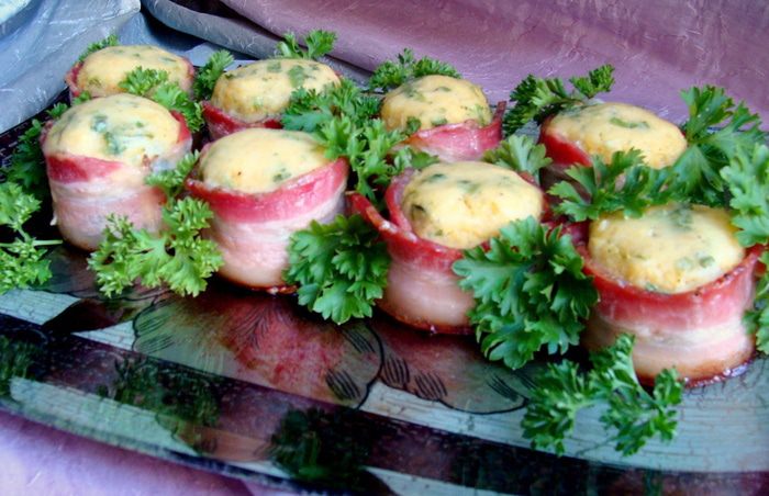 Запеченные картофельные биточки в беконе