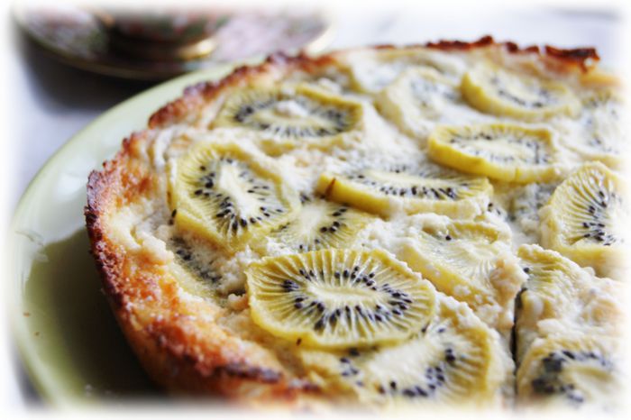 Пирог с киви со сметанной заливкой