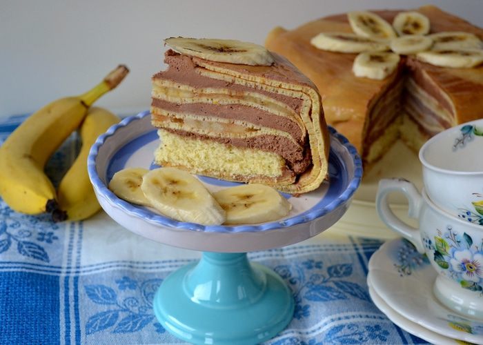 Блинный торт с бананами и шоколадным муссом