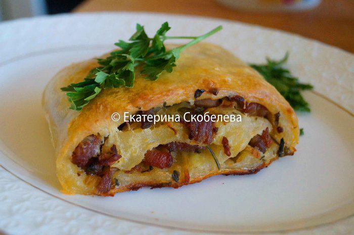 Мекленбургский картофельный рулет с начинкой из мяса и зелени