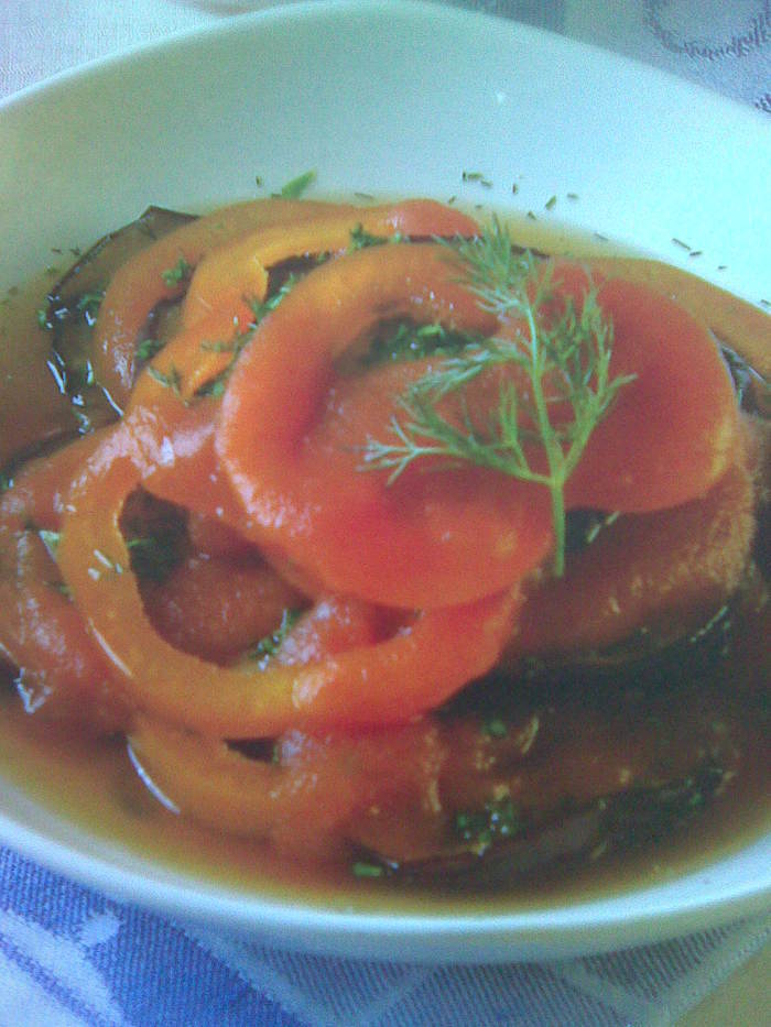 Салат из баклажанов с томатным соусом