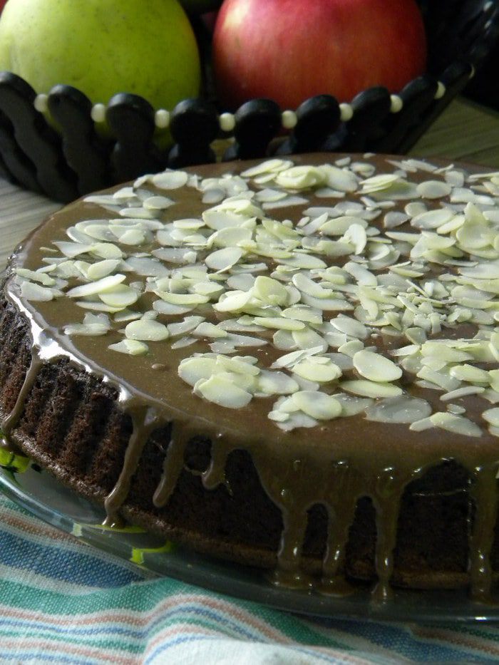 Брауни с апельсином в миндальных хлопьях