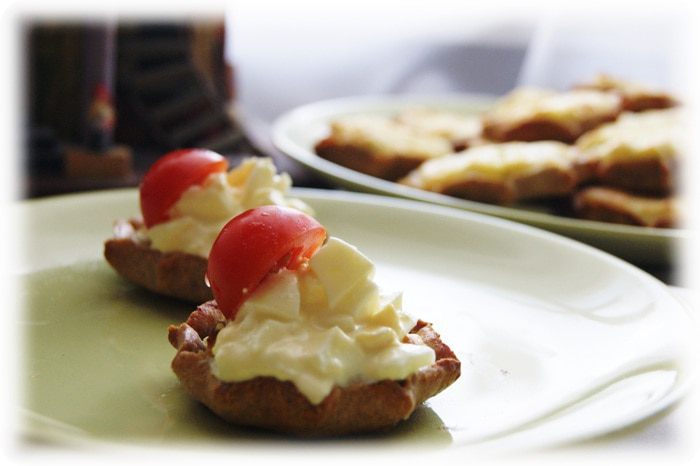 Карельские пирожки с картошкой и яичным соусом