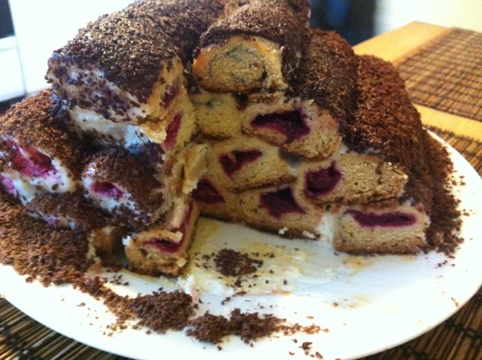 Вишневый пирог "Полено"