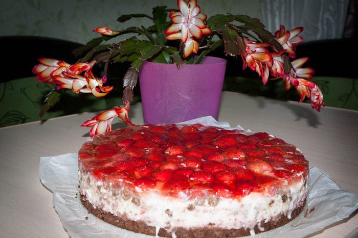 Клубничный непеченый тортик
