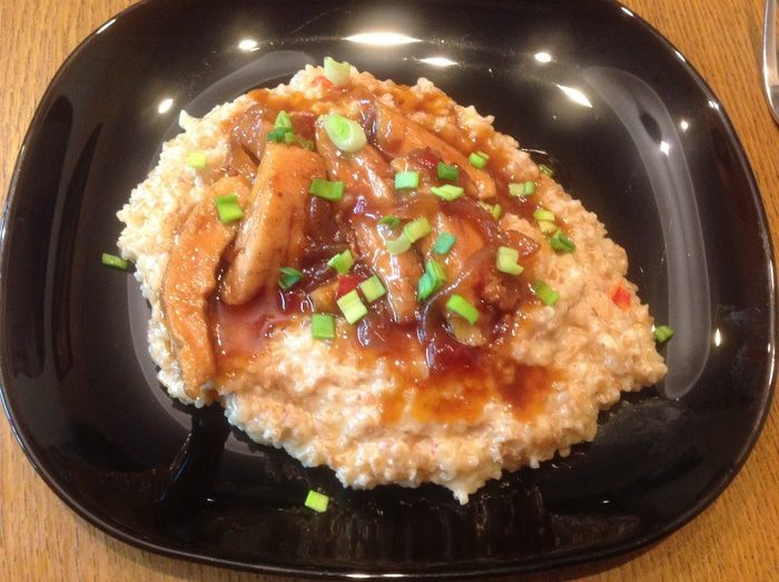 Курица в соусе с кремовой кашей