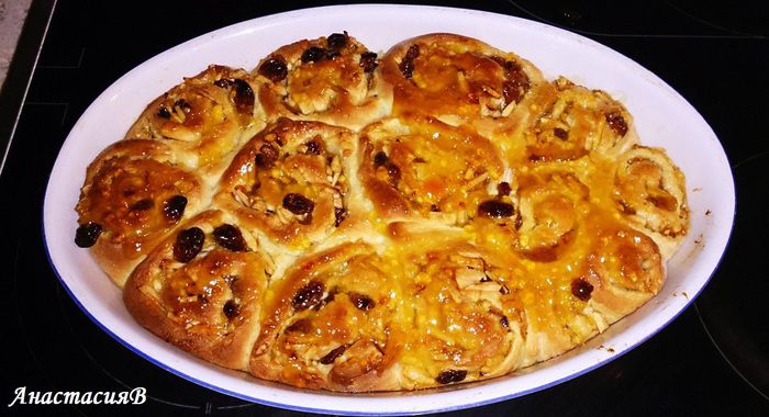 Дрожжевой пирог "Розетки" с абрикосовым вареньем