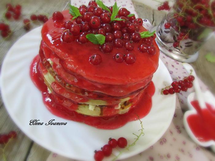 Панкейки с пшенными хлопьями и ягодным соусом