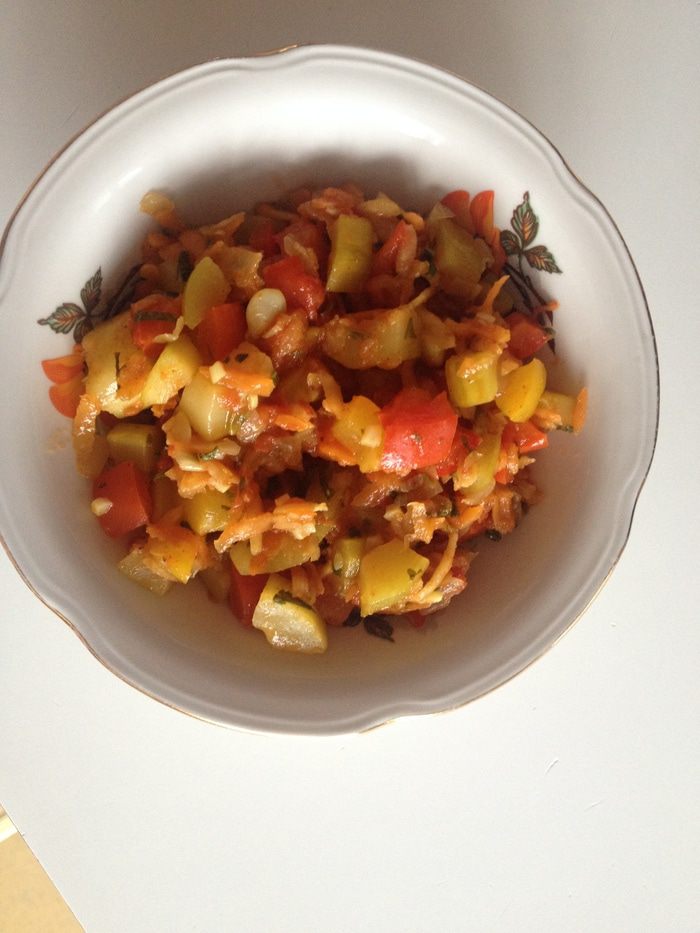 Тушеные кабачки с сельдереем