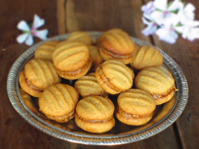 Печенье со сливочно-кофейной начинкой