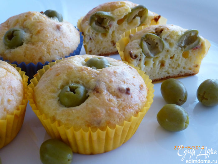 Сырные маффины с паприкой и оливками