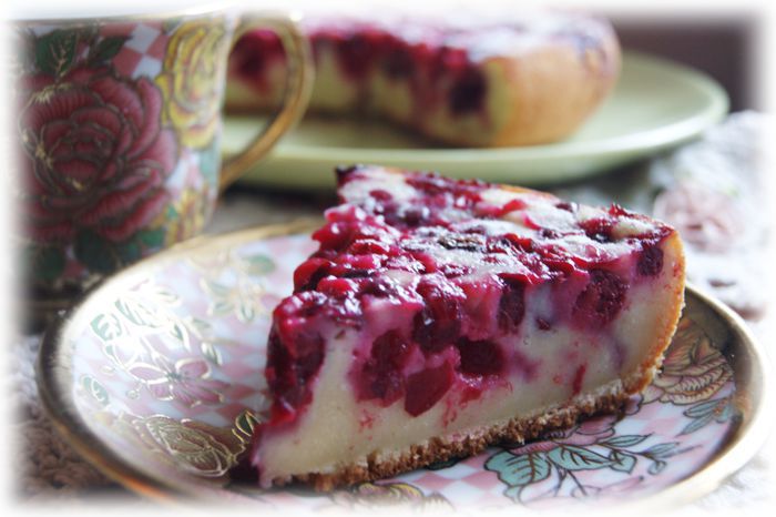 Клафути с вишней и клюквой в мультиварке