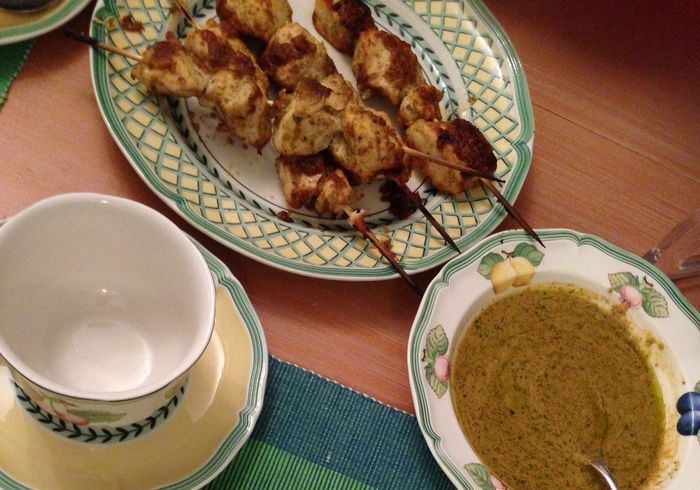 Куриные шашлычки с яичной лапшой (Chicken satay) 