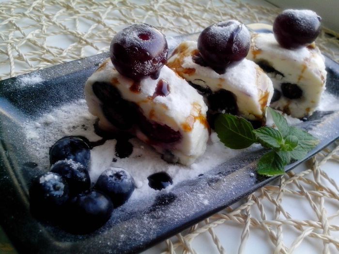 Vanilla-berry rolls