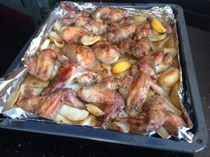 Курица с картофелем, запеченная с молодым чесноком