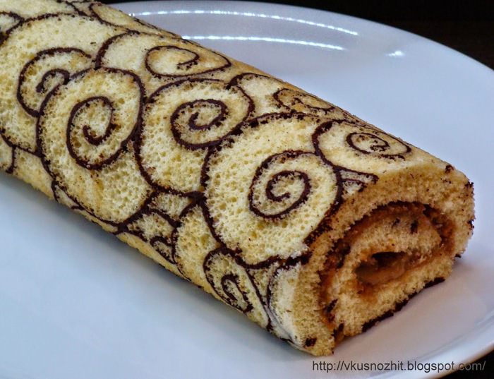 Узорный рулет с кофейным кремом