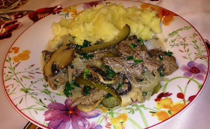 Бефстроганов (Boeuf Stroganoff)