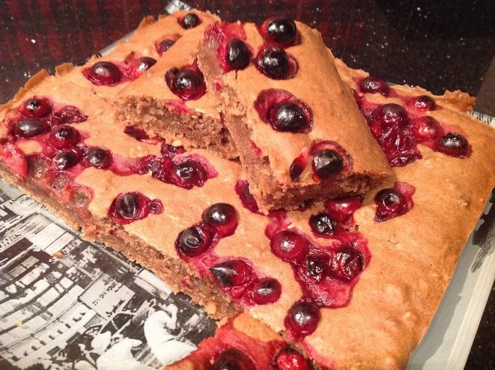 Постная шоколадная коврижка с клюквой