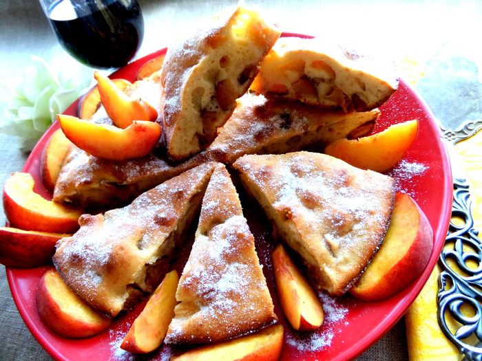 Шарлотка с нектаринами